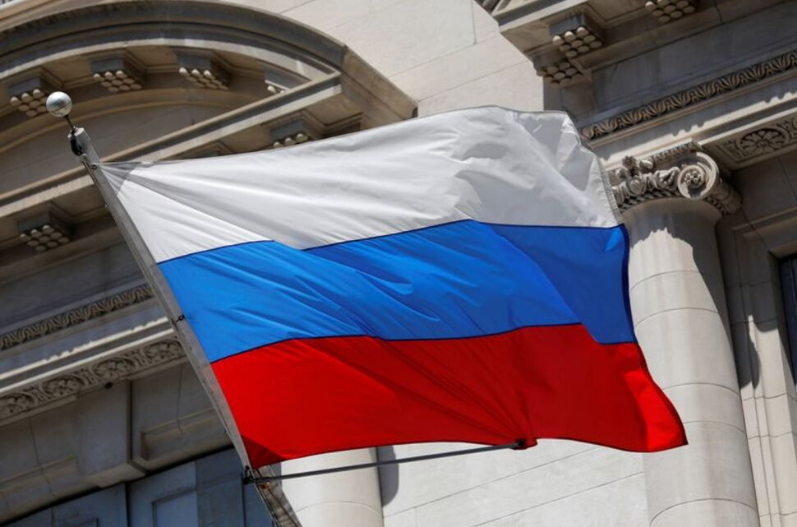 FILE PHOTO CREDIT: A Russian flag flies outside the Consulate General of the Russian Federation in New York in Manhattan, New York City, U.S., August 2, 2021. REUTERS/Andrew Kelly - REUTERS