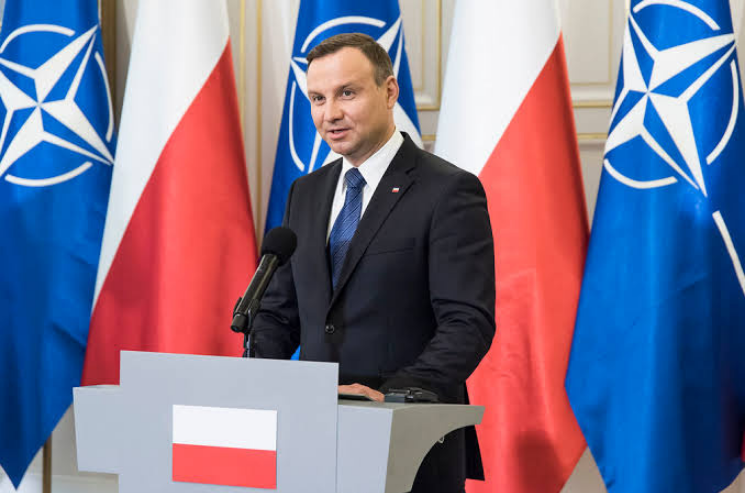Polish President Proposes Abolishing Disputed Court Chamber