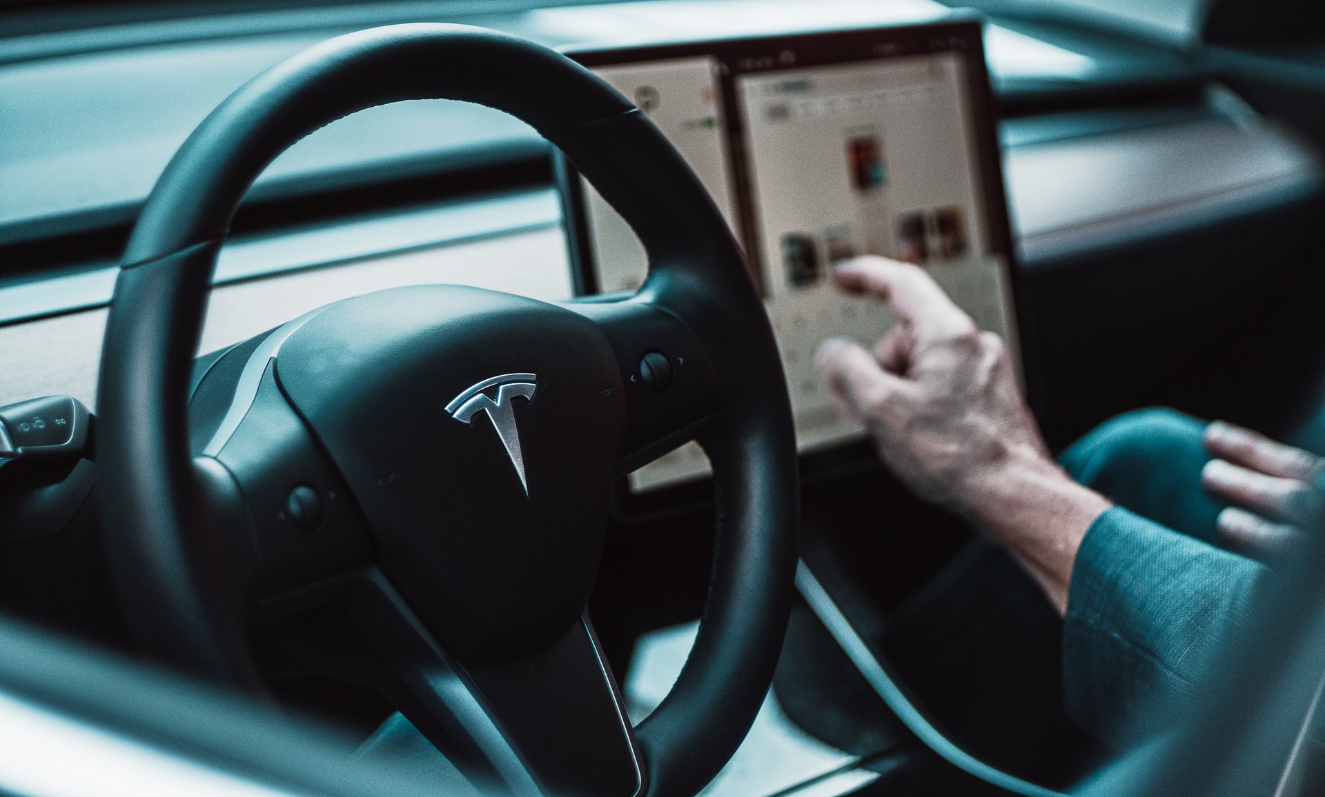 Paris Taxi Chaffeur Sues Tesla Following The Fatal Crash