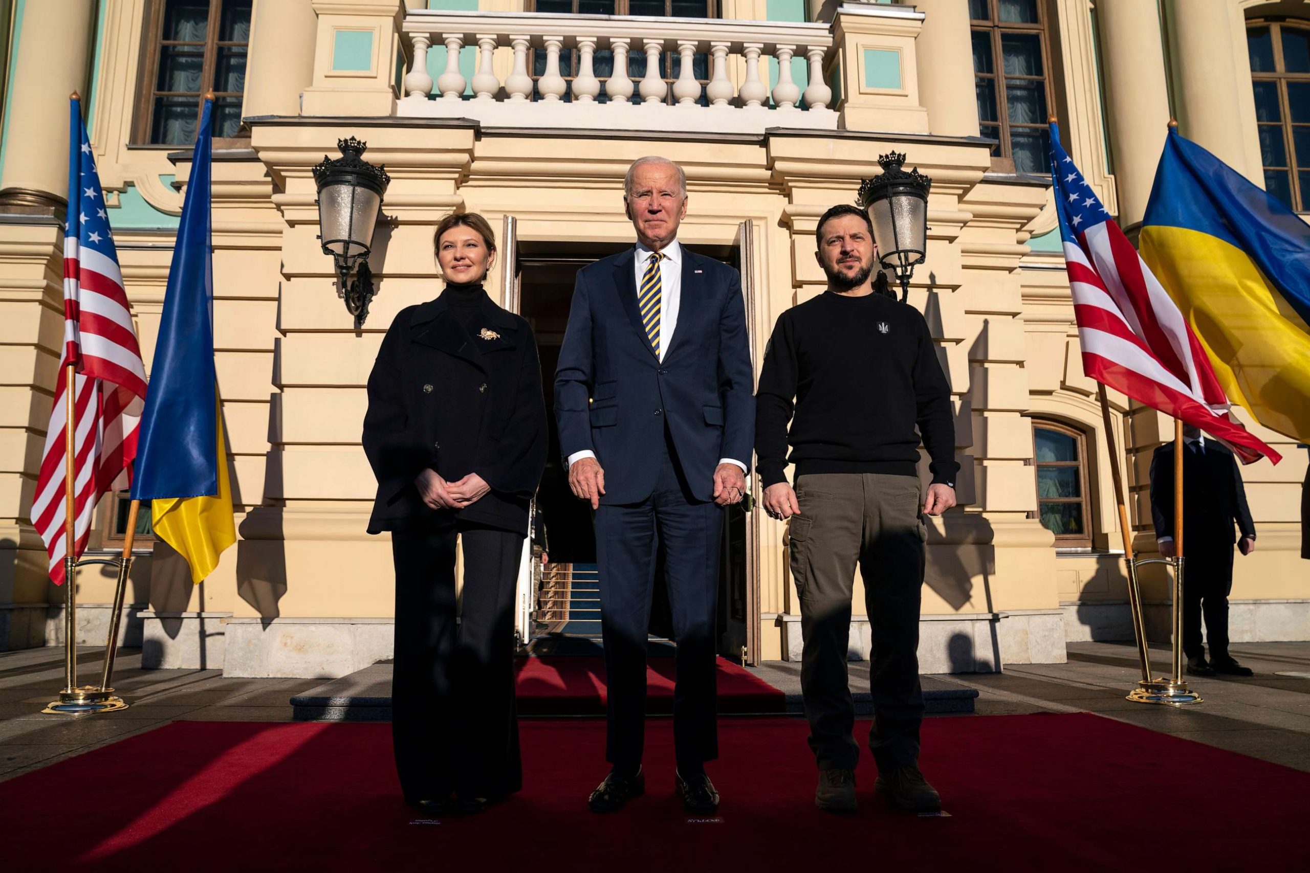 biden and Ukraine president standing