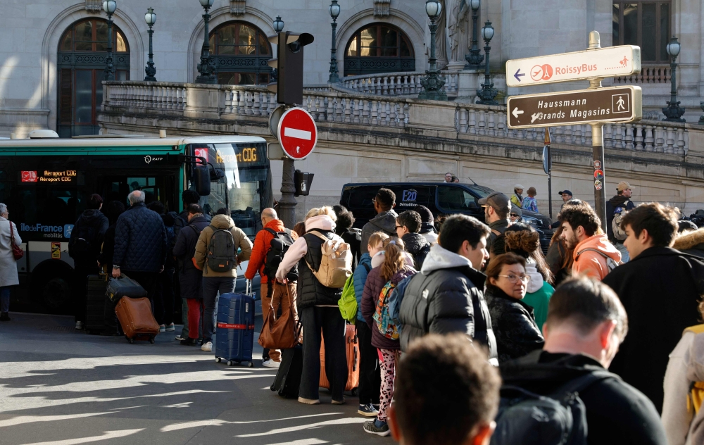 Thousands Delayed as WWII Bomb Stops Paris Train Network - The Morning News