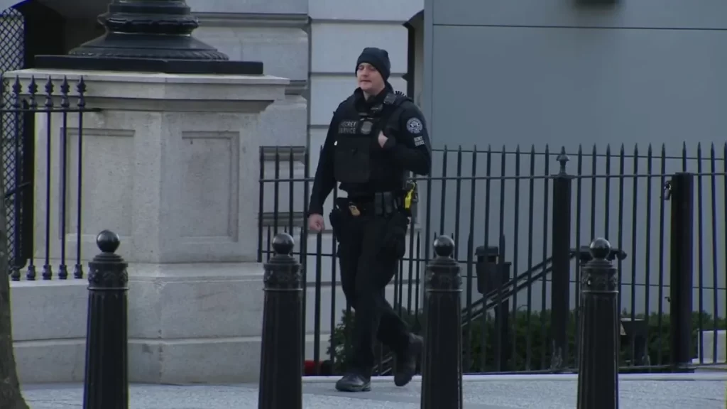 Secret Service Shoots Man Near White House while waving a Gun.