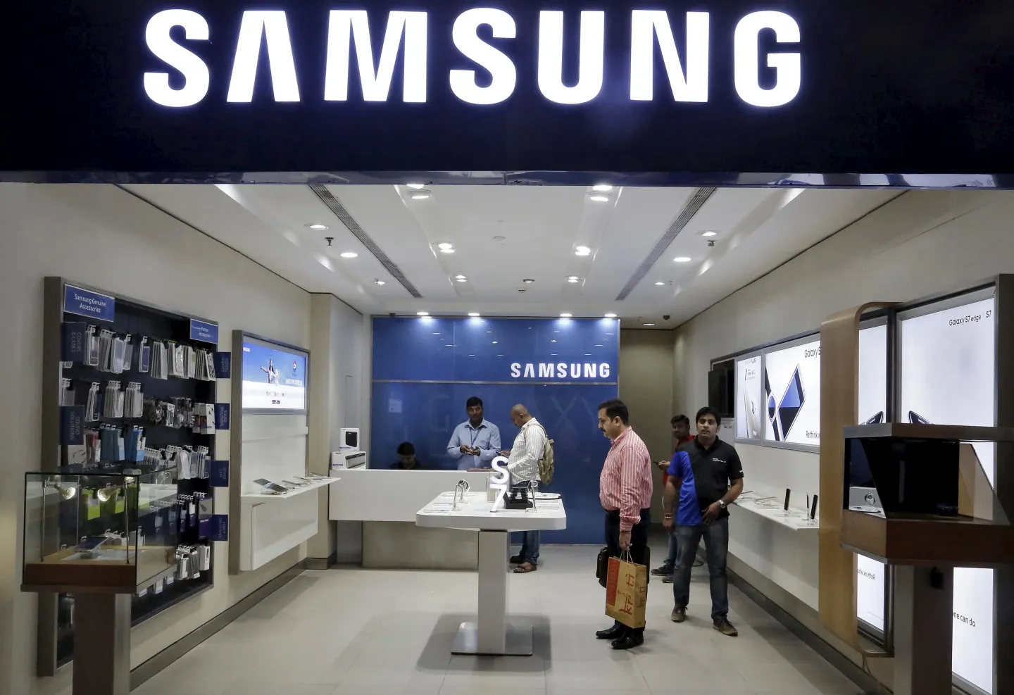 Samsung fights $520m India tax demand, points to Reliance practice.