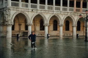 Venice is sinking. Now there’s a radical plan to lift the entire city above rising floodwaters.