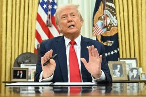 Trump threatens 25% tariff on Apple and Samsung phones not made in US.