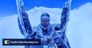 Chinese paraglider survives accidental flight in the clouds without oxygen.