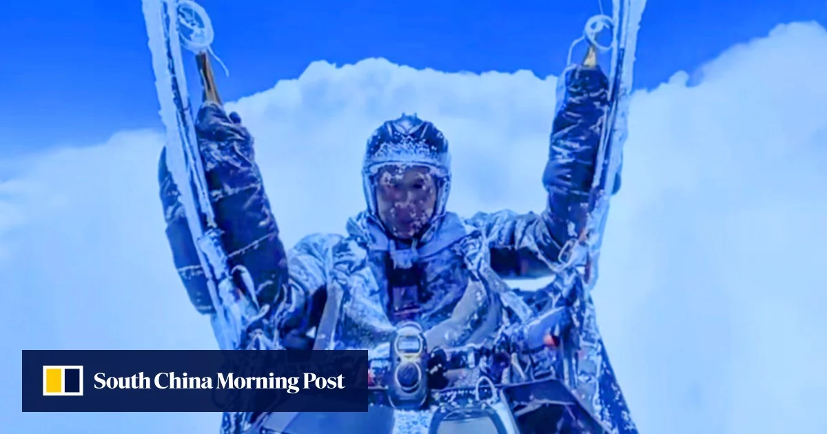 Chinese paraglider survives accidental flight in the clouds without oxygen.