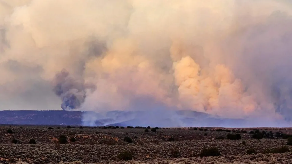 Rapidly growing fire near Grand Canyon prompts evacuations.