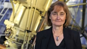 UK gets first female Astronomer Royal in 350 years.