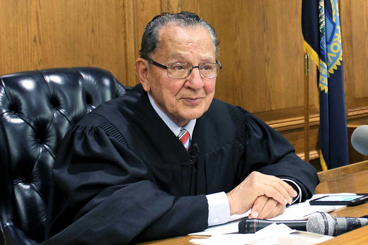 'Nicest judge in the world' Frank Caprio dies aged 88.