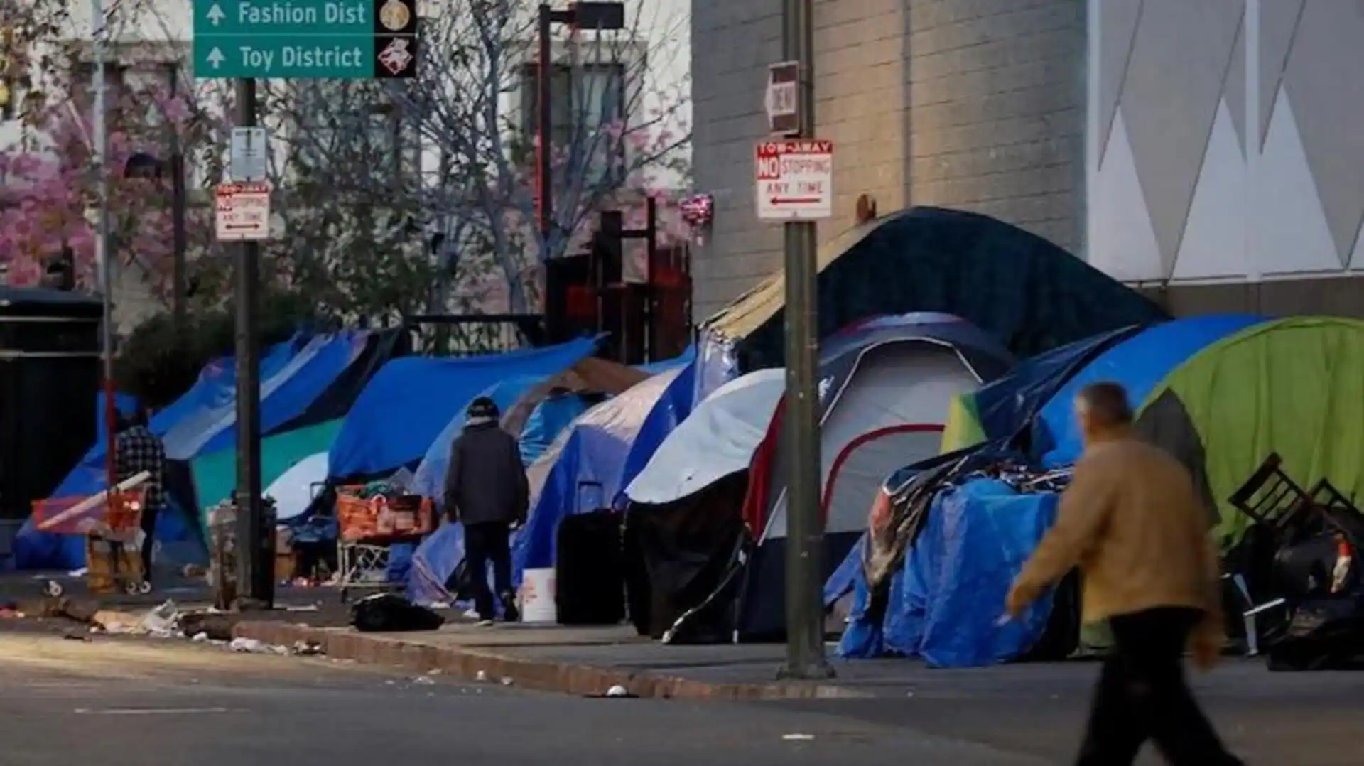 Trump demands homeless people 'immediately' move out of Washington DC.