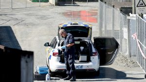 Fugitive father killed in shootout with New Zealand police.