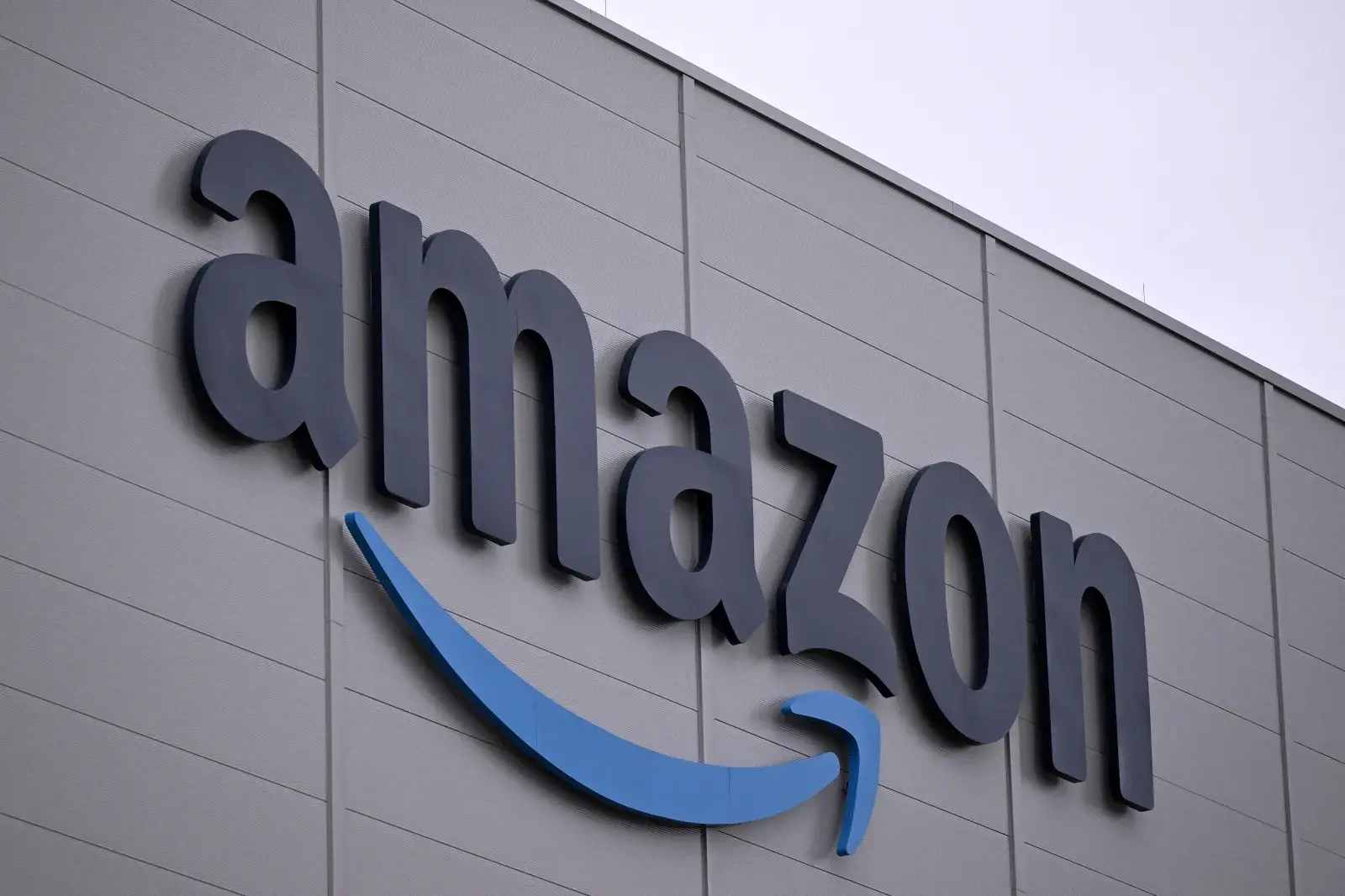 Amazon agrees to pay $2.5bn over claims it tricked Prime customers.