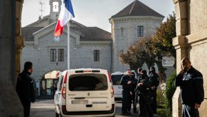 Two escape from French jail using bed sheets.