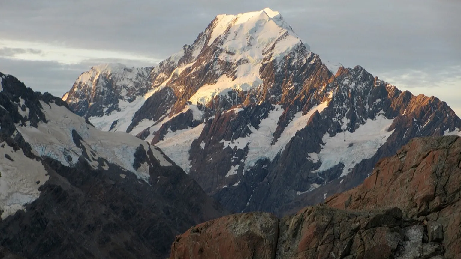Two climbers die after fall on New Zealand's highest peak.