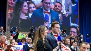 Journalist proposes to girlfriend during Putin’s TV marathon.