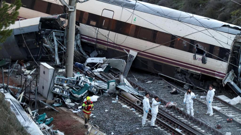 High-speed train crash in Spain kills at least 39.