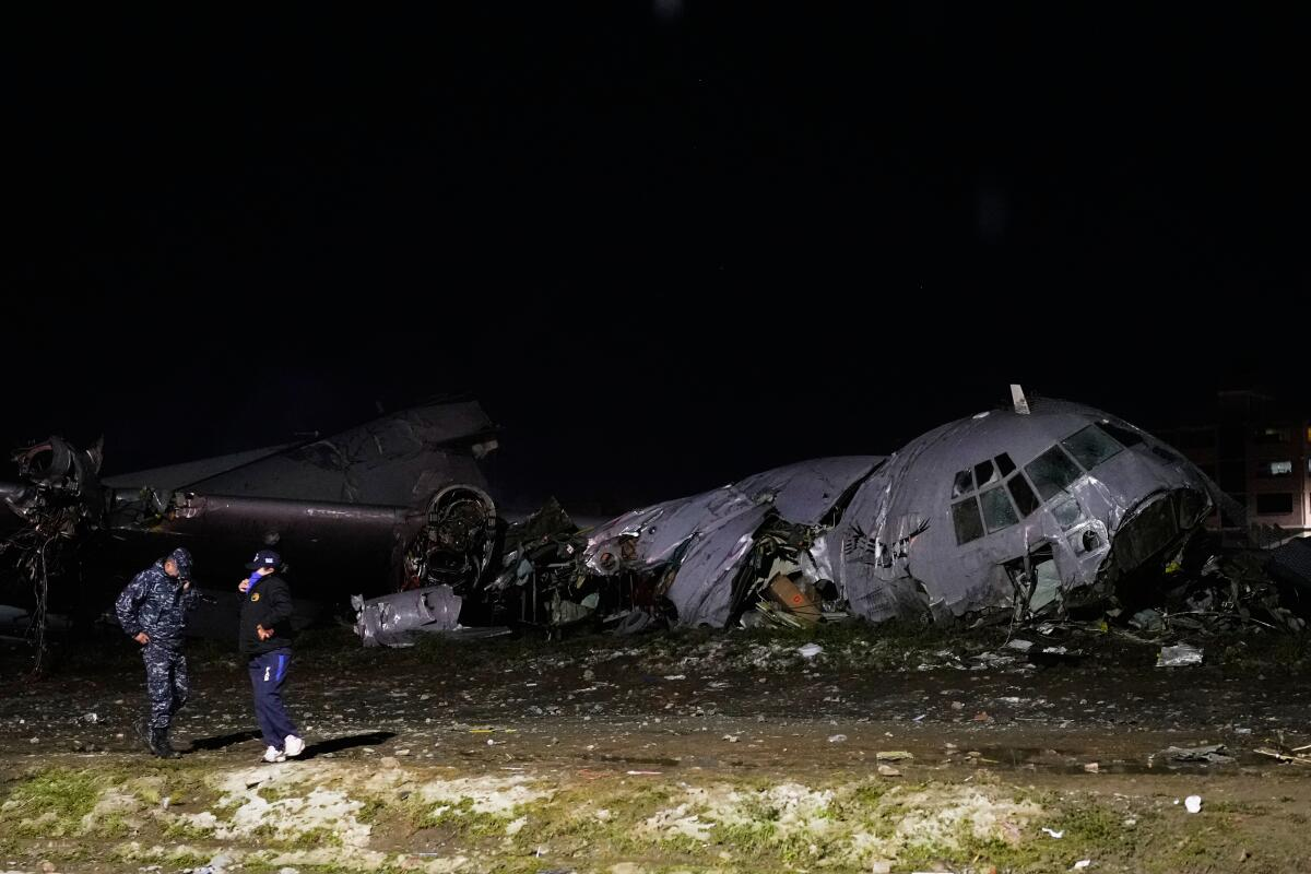 At least 15 killed after military plane carrying bank.notes crashes in Bolivia
