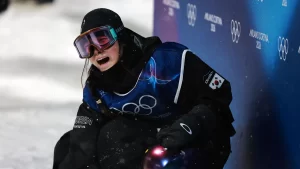 South Korea's Choi upsets Kim to win women's halfpipe gold.