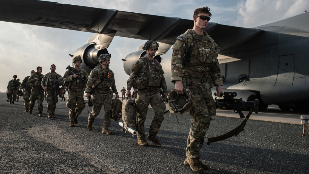 Thousands of US Army paratroopers arrive in Middle East as buildup intensifies.