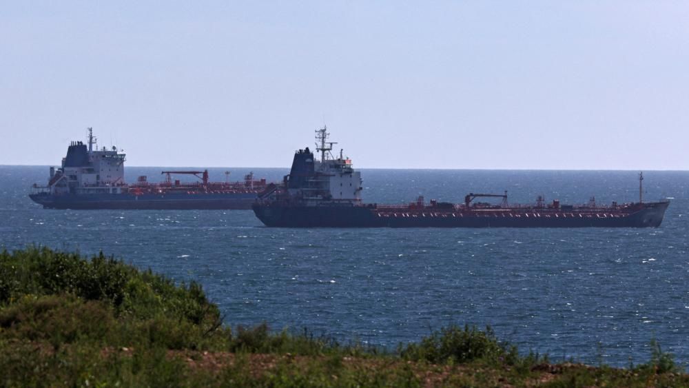 US eases Russia oil sanctions as Iran war pushes up energy prices.