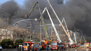 14 dead, 59 injured in South Korea car plant fire.