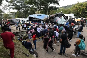 Bomb attack on Colombia highway kills 19.