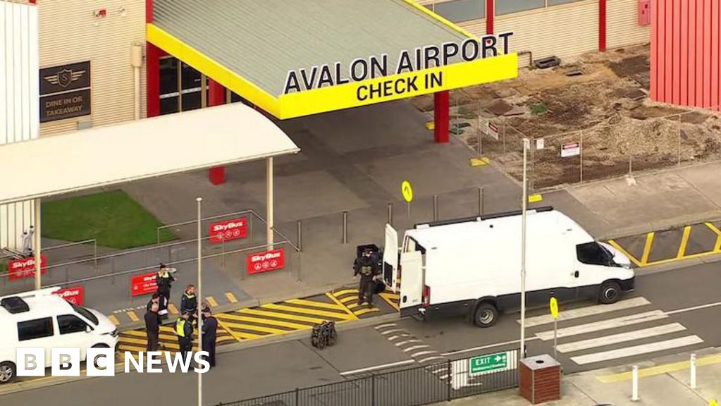 A laser hair removal device sparked a bomb scare at Melbourne's Avalon Airport.