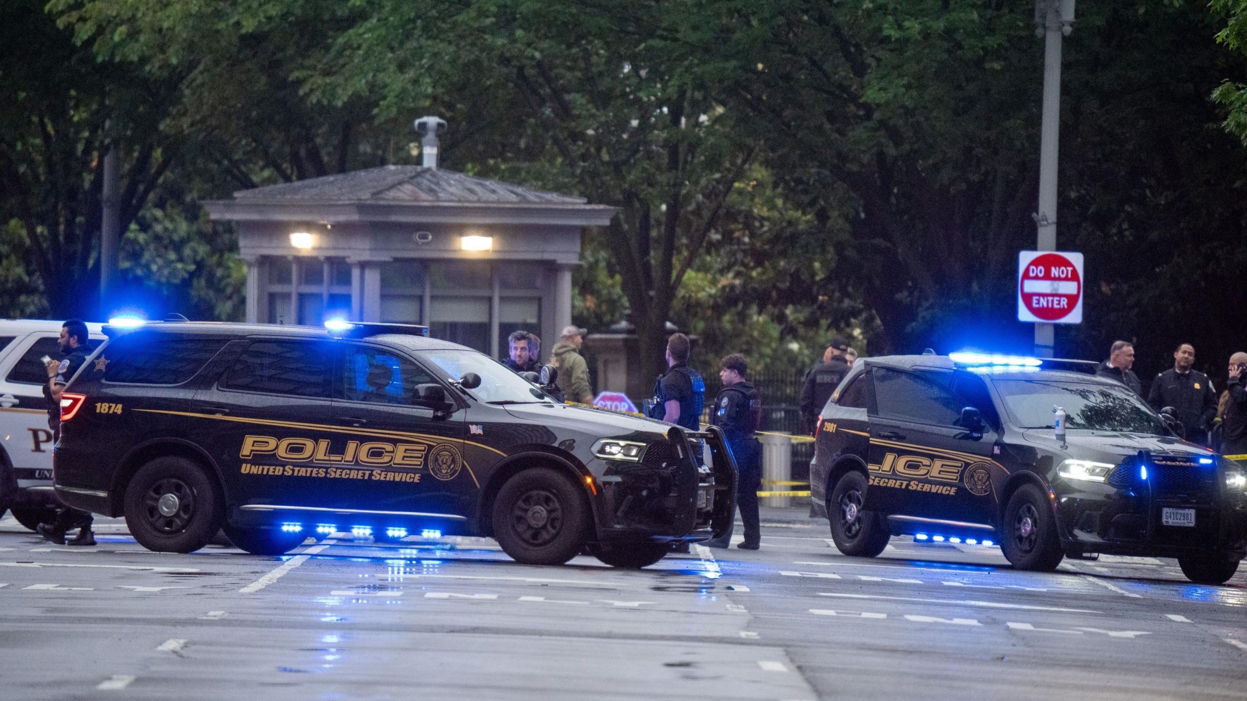 Suspect killed after opening fire on Secret Service near White House.