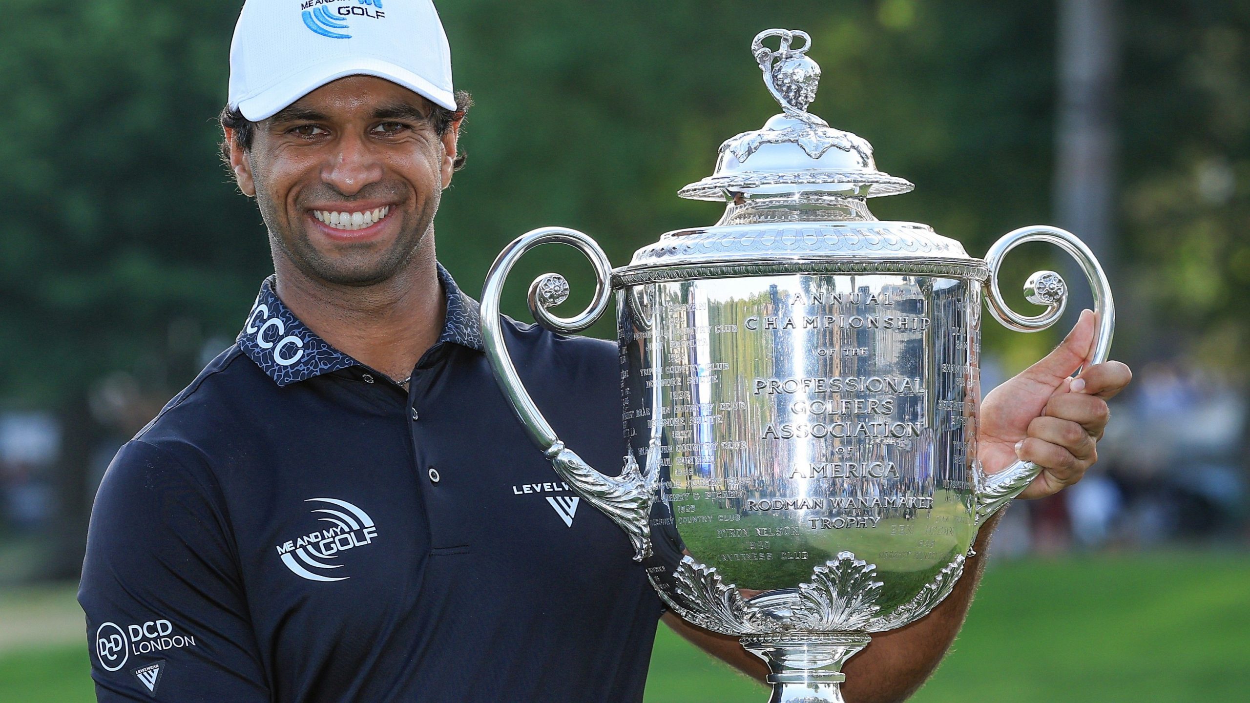 Two gloves, one major - England's Rai wins US PGA title.
