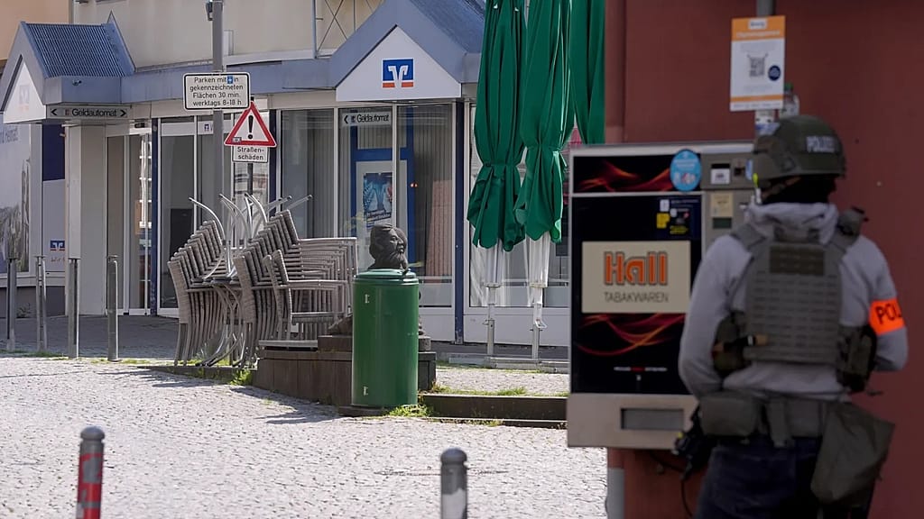 Bank robber on the run in Germany after hostage scar.