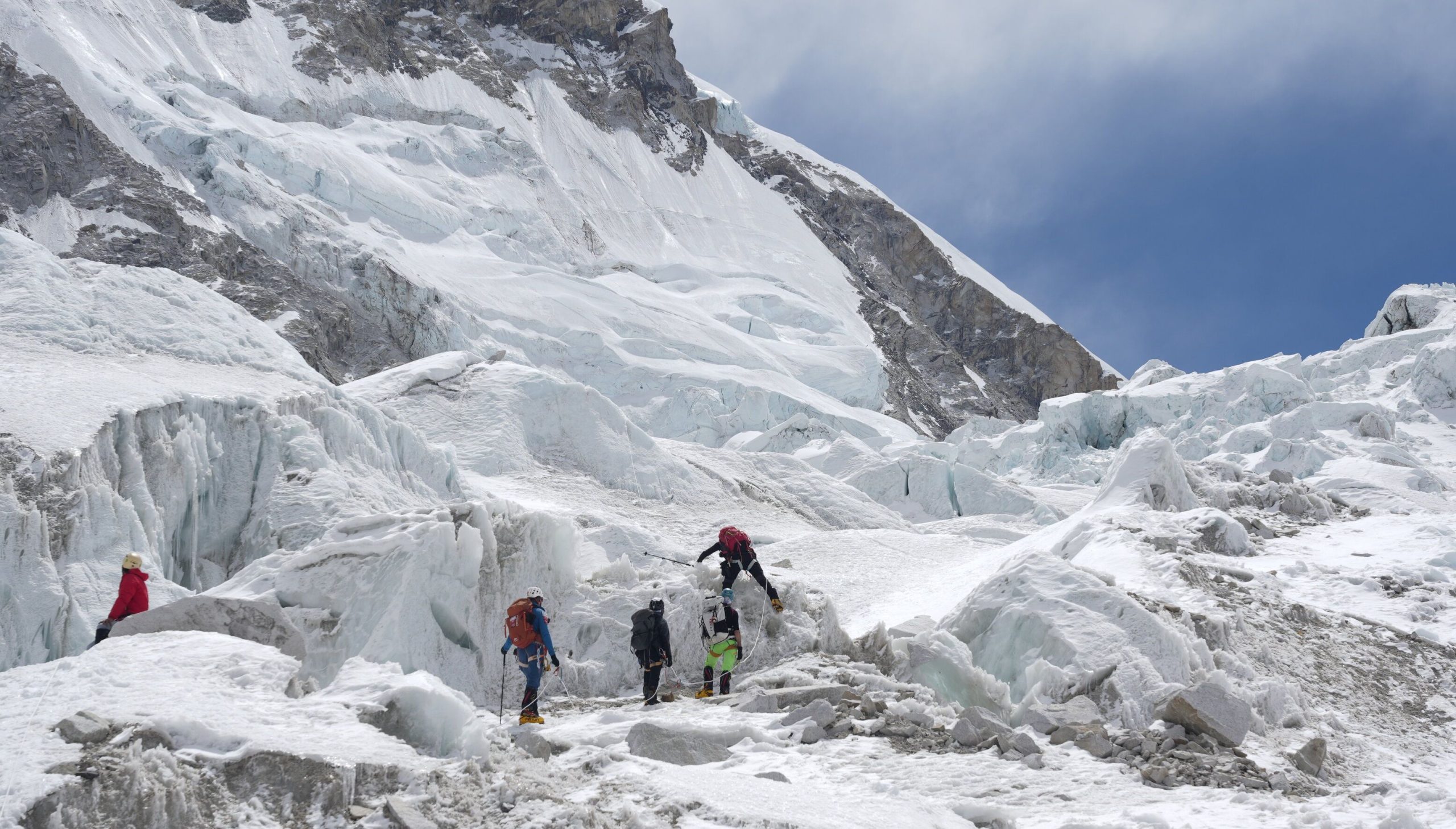 Climbers clear path to Everest summit past giant chunk of ice.