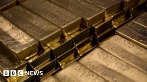 Ex-CIA official accused of stashing $40m in gold bars is 'master manipulator', prosecutors say.