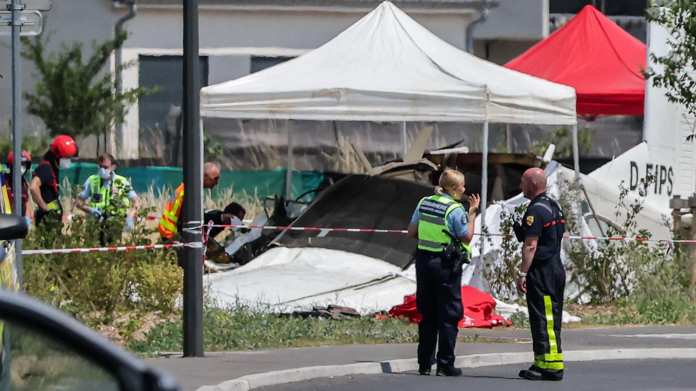 A pilot and ten skydivers died after a light aircraft crashed in Tomblaine, eastern France, on Sunday.