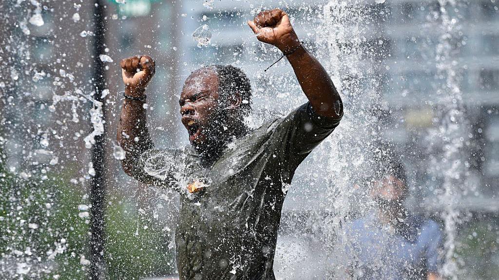 Dangerous heatwave scorches US ahead of Fourth of July holiday.