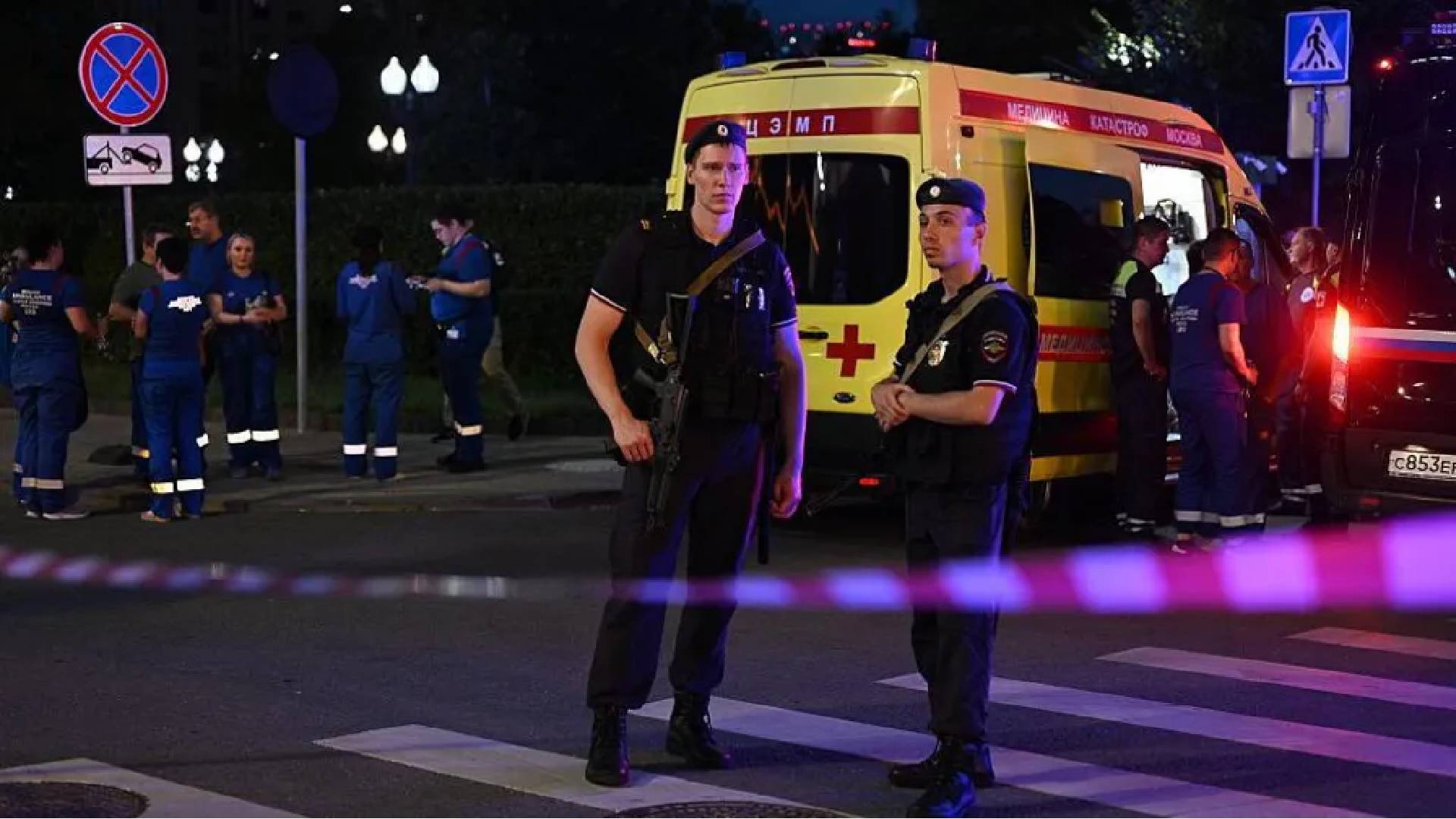 Three killed after bomb detonated at Moscow restaurant, state media say.