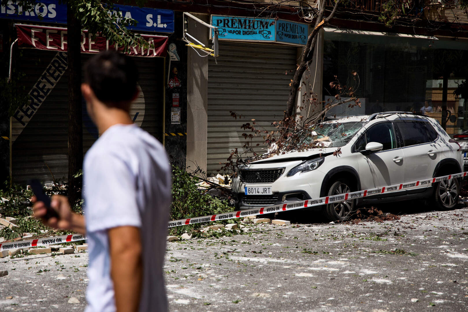 Earthquake rocks Spain's historic Granada, injuring three.