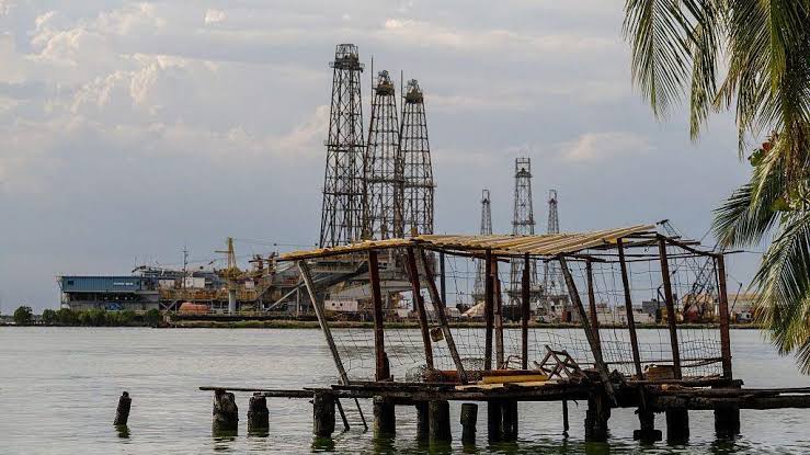 Trump hails 'historic' deal for US to control 65bn barrels of Venezuela's oil.