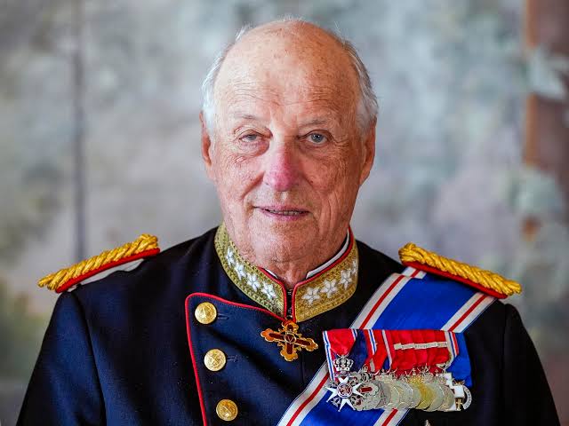 Norway mourns King Harald as Haakon VIII ascends throne.