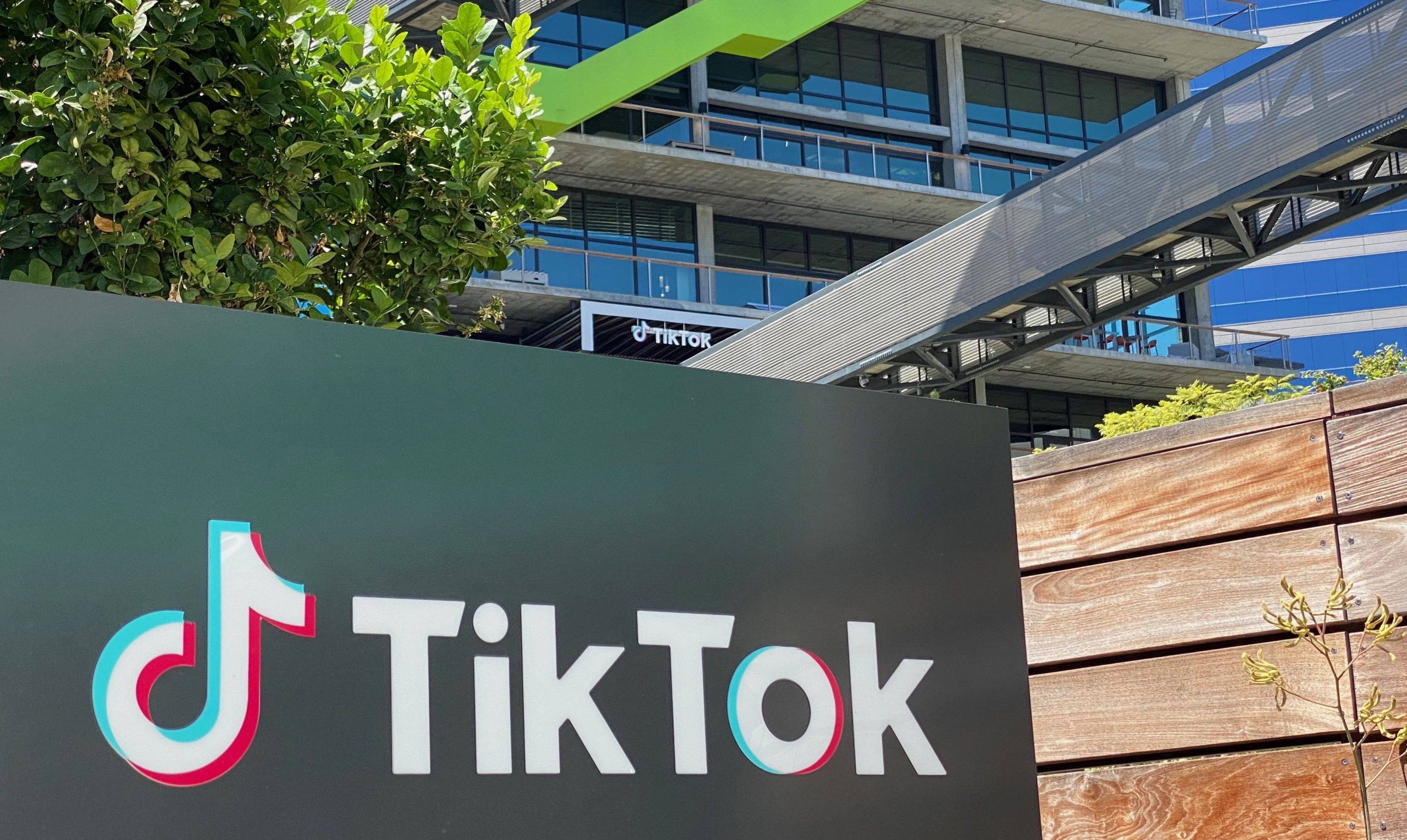 TikTok to pay $100m and limit daily child usage in Alabama settlement.