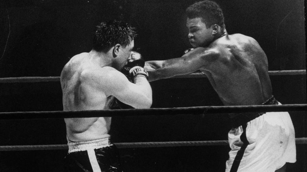 George Chuvalo fighting against Muhammad Ali in 1966.