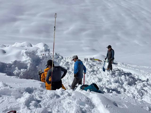 Four bodies found after avalanche hits Himalayan climbing group.