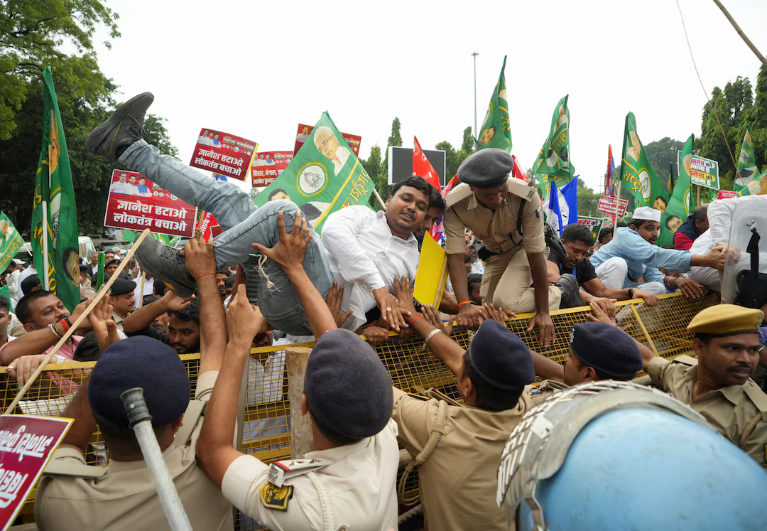 'Cockroach' group leaders among hundreds detained in Delhi protest.