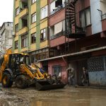 As the torrential rains eased, Istanbul began a massive cleanup operation.