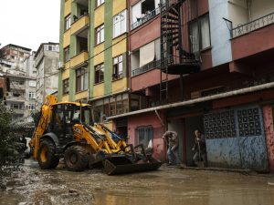As the torrential rains eased, Istanbul began a massive cleanup operation.